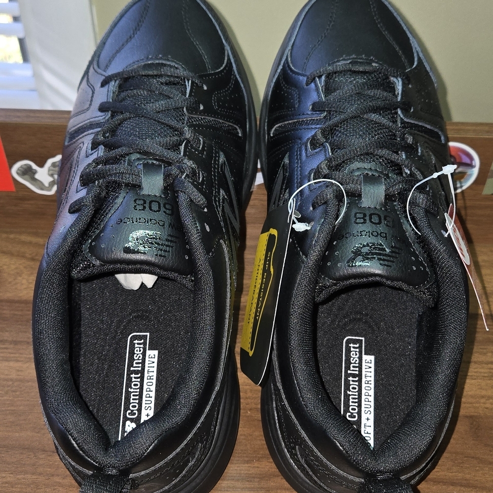 New Balance Men's Black Slip Resistant Shoes - Picture 5 of 7